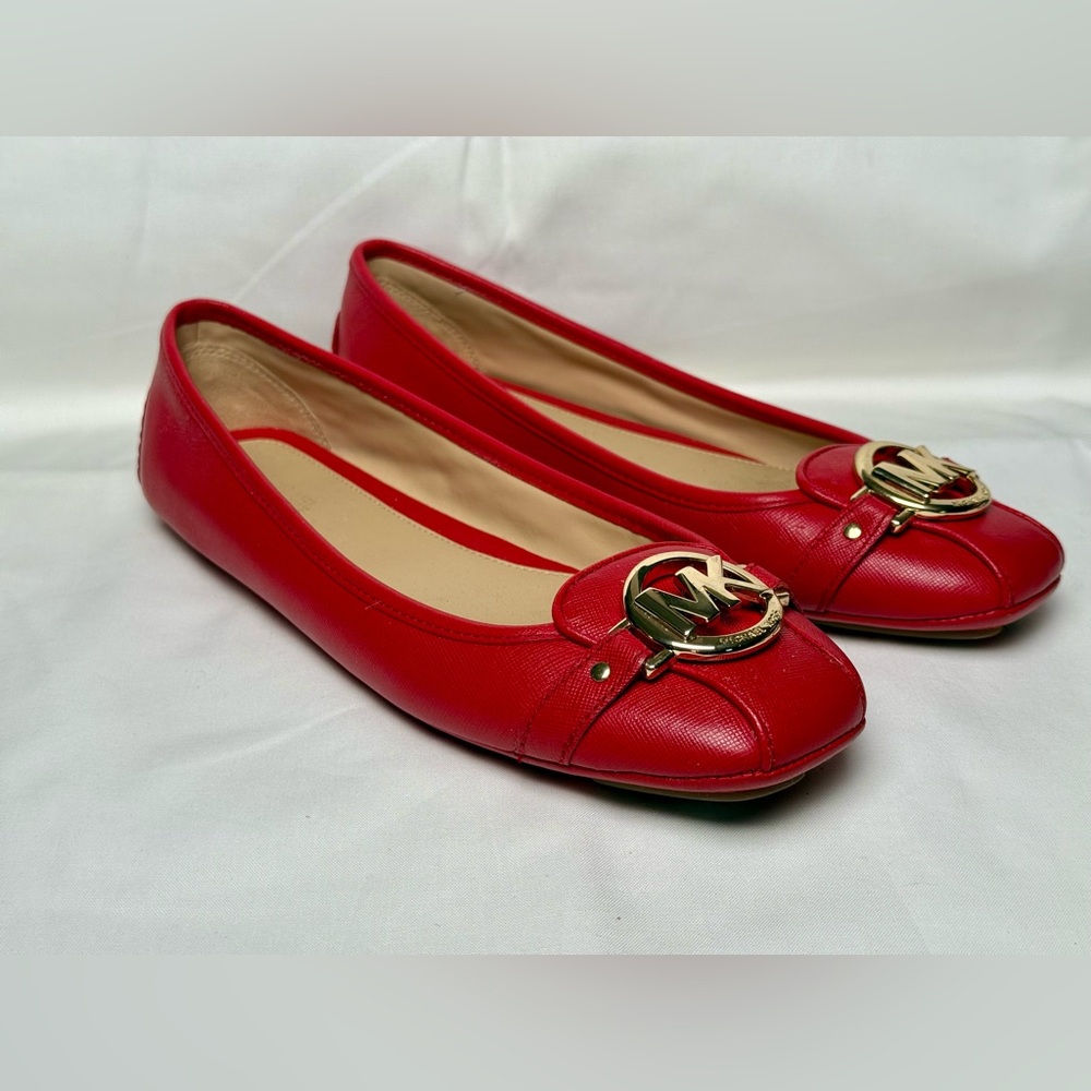 Michael Kors Fulton Red Leather Gold Logo Charm Flats Shoes Size 8M - Picture 3 of 10